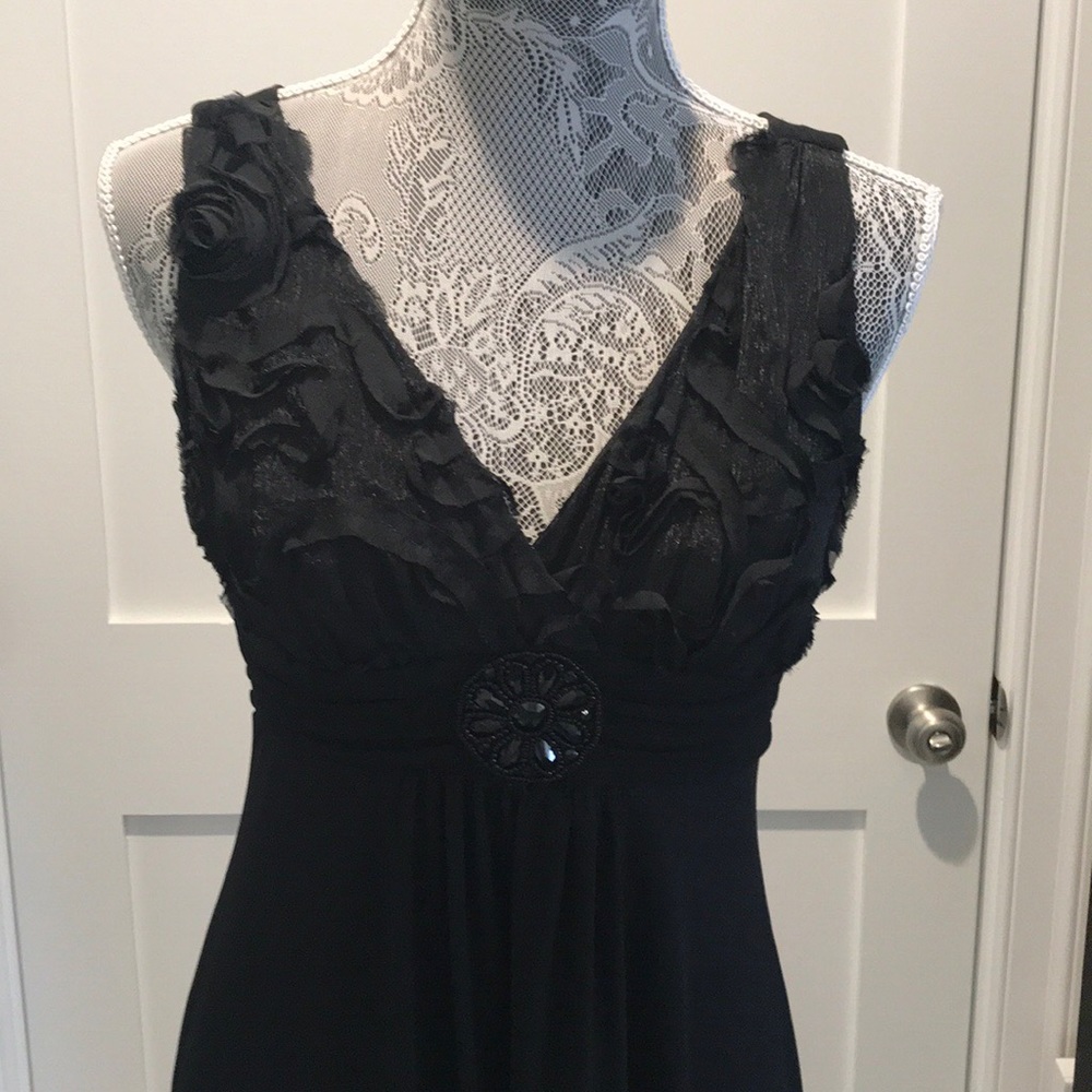 Sleeveless black dress - Picture 2 of 6